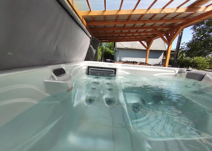 A Fogado Ueduelohaz Villa